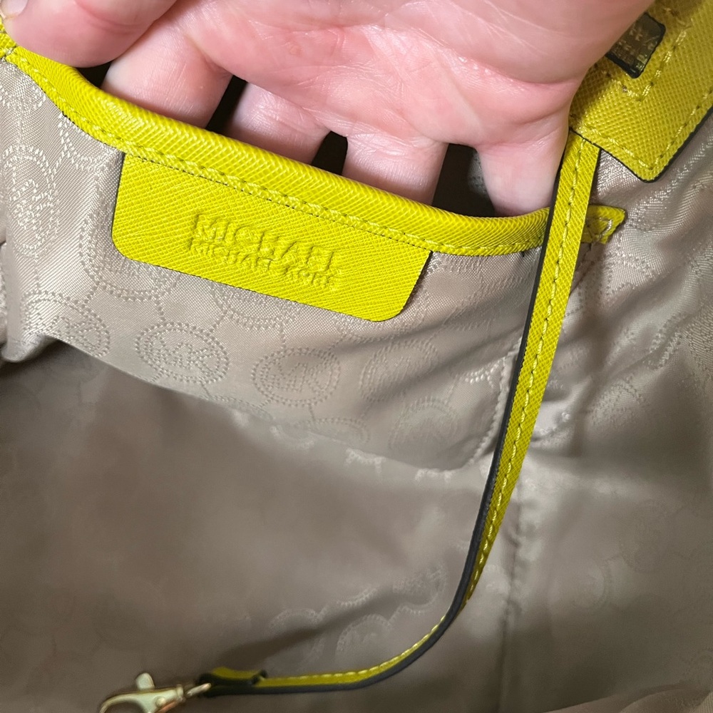 Michael Kors Selma Large Saffiano Leather Satchel Bag Apple Green - Picture 10 of 13